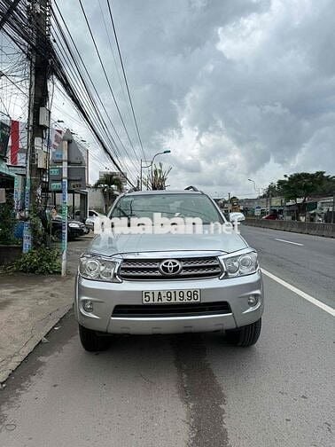 Toyota Fortuner 2009 số sàn máy dầu một cầu