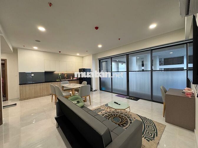 Chính chủ bán căn hộ 2pn FULL nội thất 82m2 2 ban công siêu rộng