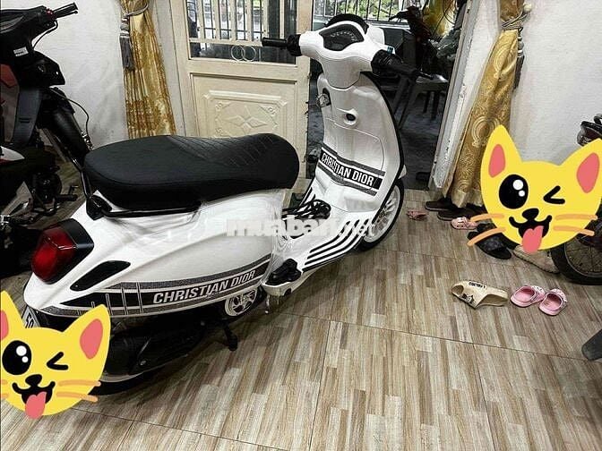 cần bán vespa như hình giá còn thương lượng