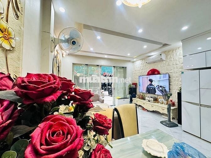 GIÁ 13 TỶ! NHÀ LÊ DUẨN - ĐỐNG ĐA: 45M², 5 TẦNG - 100M RA HỒ 3 MẪU!