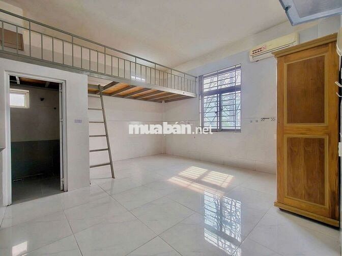 DUPLEX Ở ĐƯỢC 4 - 5 NGƯỜI - CỬA SỔ LỚN TRÊN ĐƯỜNG NGUYỄN VĂN BÁ.