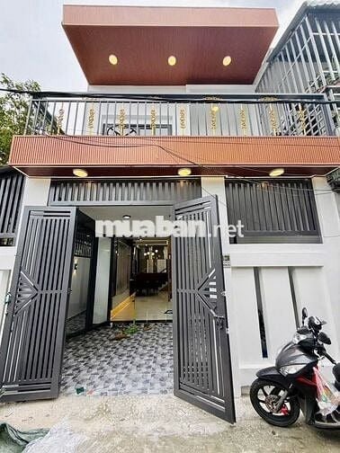 bán nhà Hóc Môn 695 Triệu 5x10 lầu 2pn2wc SHR chính chủ thổ cư