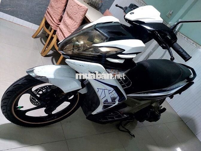 Bán xe Novo 5 trắng đen 2012, xe gia đình sử dụng.