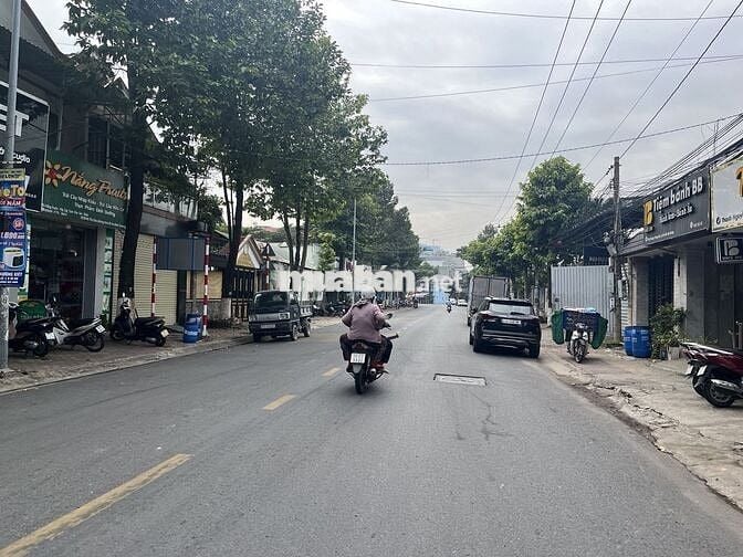 BÁN XƯỞNG 1.900M2 50X38 TRUNG TÂM ĐÔNG HOÀ GẦN BIGC GO