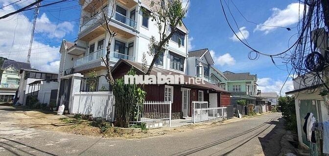 cho thuê ngôi nhà nhỏ cổ xưa, mặt tiền,đầy đủ tiện nghi