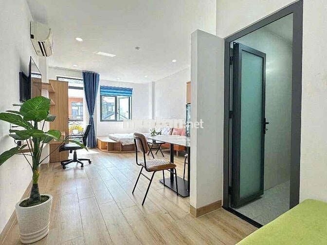 Căn Hộ Ban Công, máy giặt riêng gần Ngã Tư Hàng Xanh giáp Q1,Q3