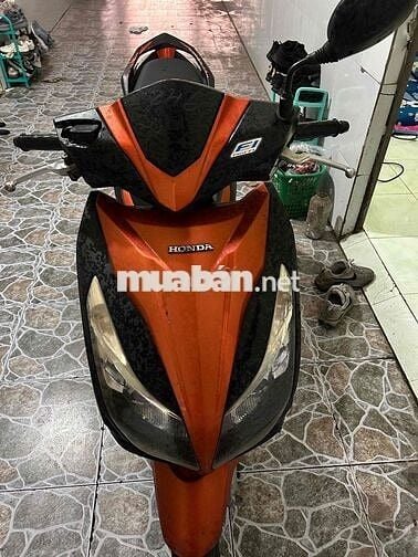 xe đang chạy đi làm