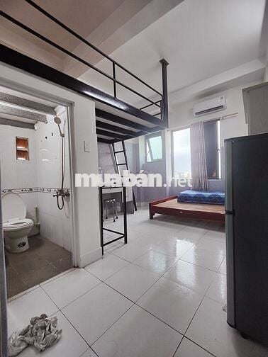 Phòng gác đẹp cửa sổ trời rộng ban công gần BV Chợ rẫy, đầm sen nước