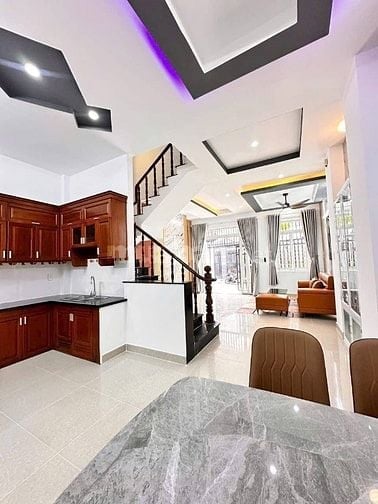 Cần bán gấp nhà Lê Văn Lương. Tân Phong. Quận 7. Giá 2 tỷ 990.