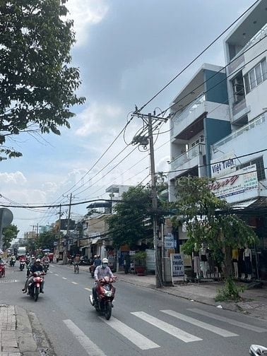 Cho thuê nhà nguyên căn MT tân hoà đông. DT:4m&21m, 1 lầu BT. 