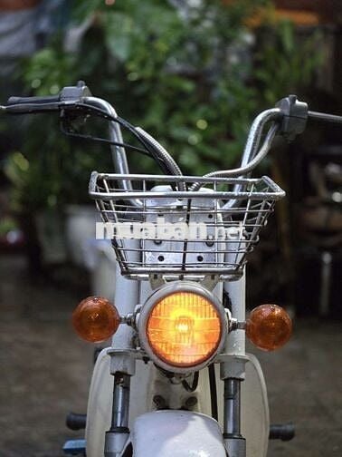 Em bán chiếc Honda Chaly 50cc màu trắng