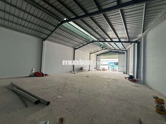 Cho thuê kho 250m2  đường xe 10 tấn dĩ an Bình Dương