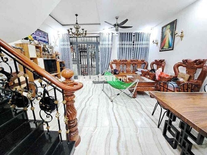 TRUNG TÂM QUẬN 10 NGAY VĨNH VIỄN - 6,1 X 10 TẶNG NỘI THẤT GỖ XỊN .