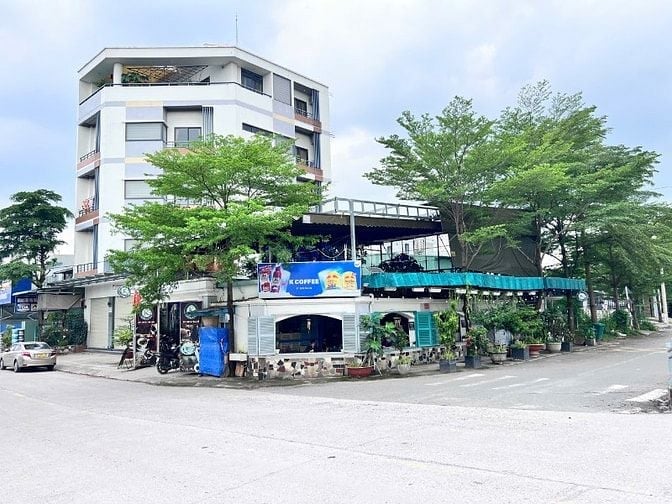 BÁN TOÀ NHÀ CĂN HỘ DỊCH VỤ. QUÁN CAFE. 2MT. GIÁ: 23 tỷ