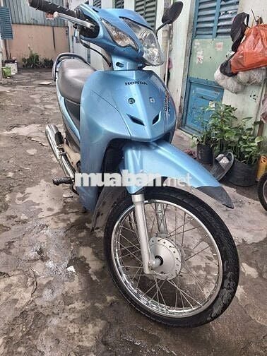 Xe wave alpha, gia đình đi, lợi xăng, dáng xe mới.