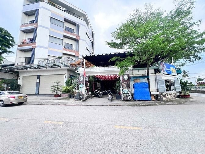 BÁN NHÀ GÓC 2MT Quán Cafe. Và Toà Nhà Dịch Vụ
