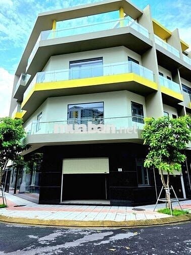 Nhà phố Dĩ An 4 tầng giá rẻ, sát Làng ĐH, 5 PN phù hợp cho thuê, an cư