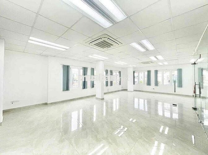 Cho thuê văn phòng tại Huỳnh Thúc Kháng 110m2 giá chỉ 20t full kính
