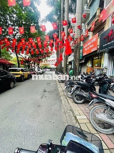 Cho thuê nhà phân lô ngõ 23 phố Đỗ Quang, Dt 52m x 5 tầng đường 8m