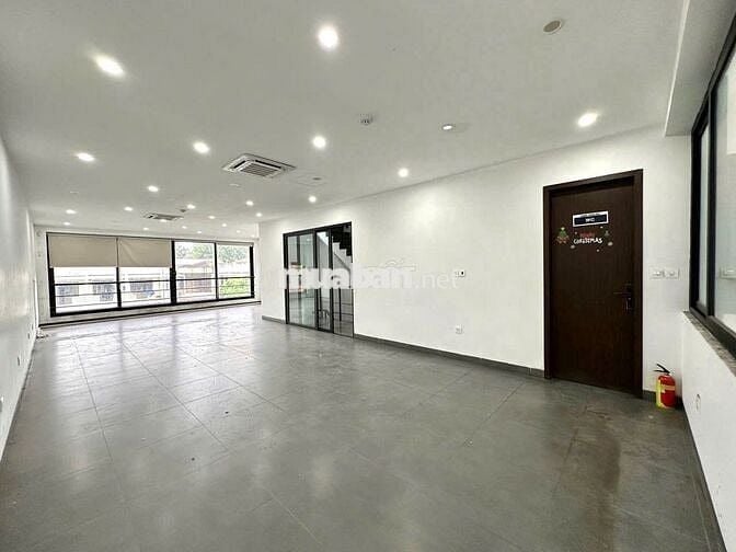 Trần Nhân Tông sàn 100m2, 25tr, mặt tiền rộng, đường 3 ô tô tránh nhau