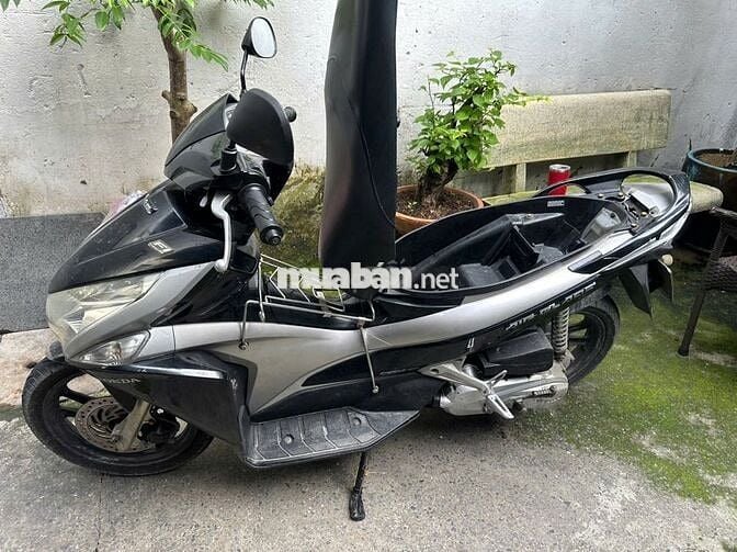 cần bán Honda Air Blade 2012 đen bạc máy zin