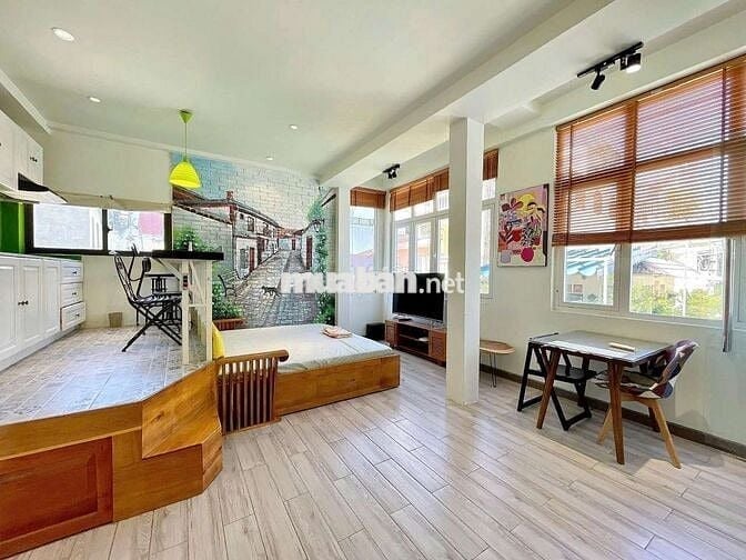 Căn hộ trung tâm ~55m2 cửa sổ trời điện nước nhà nước gần cầu Bason