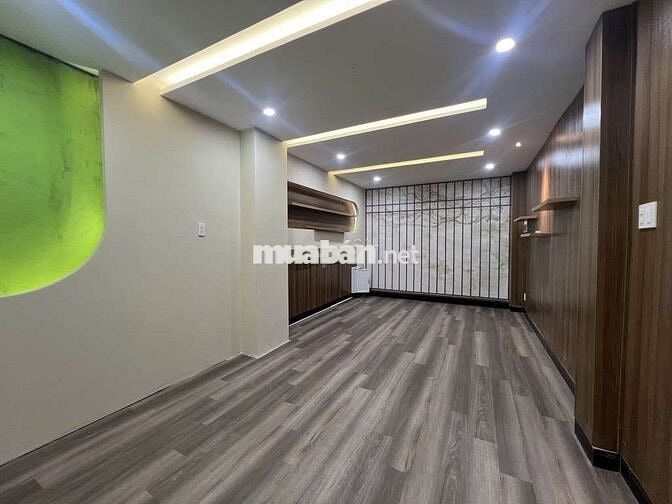 Bán nhà mặt tiền Nguyễn Trọng Tuyển, nhà đẹp tốt giá.