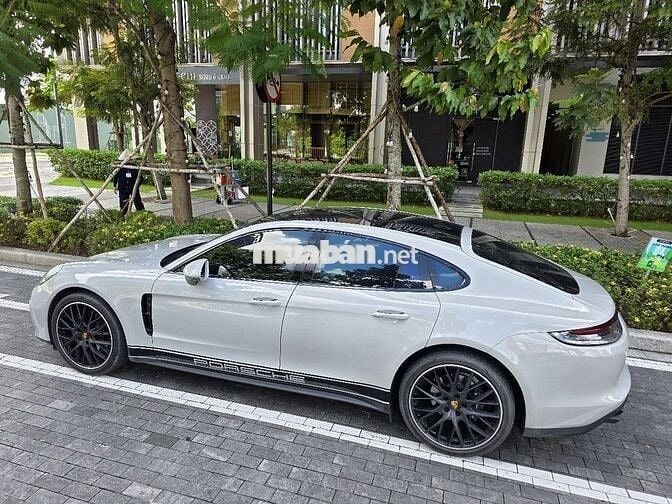 Porsche Panamera4 model 2023 30.000km