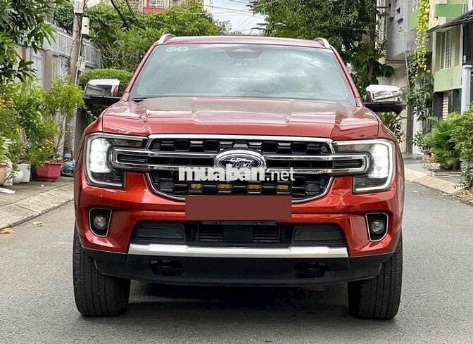 Bán Ford Everest Titanium 2023 xe màu đỏ hiếm