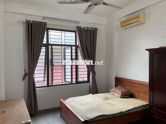 Cho thuê căn nhà 45M2 x 5 tầng có nội thất tại ngõ 29 phố Dịch Vọng