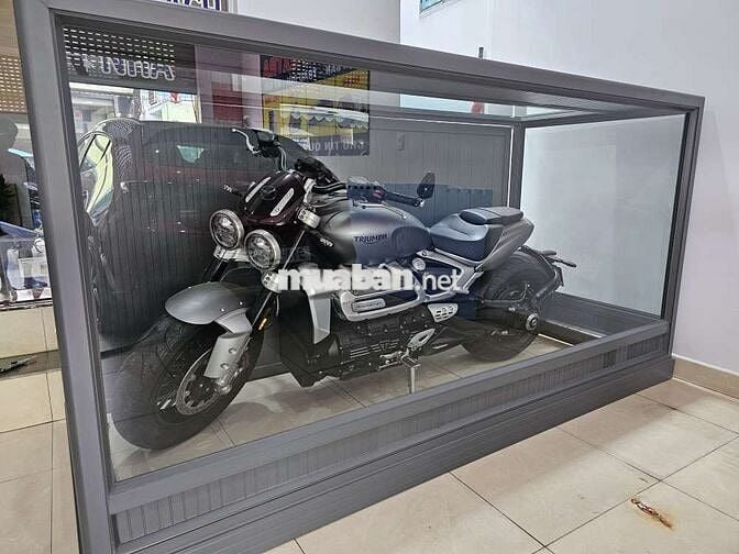 TRIMPH ROCKET 2022 MỚI 99,99%