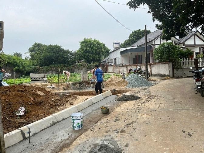 Cần bán gấp lô đất 120m2 thổ cư MT 6m đường trước ôtô tránh. sẵn sổ fu