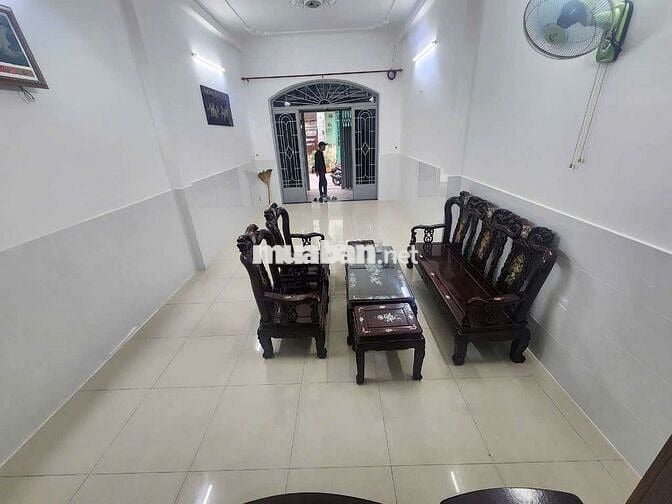 Nhà cho thuê nguyên căn mới sơn sửa .DT 4❌16 +1 lầu 2pn 2wc hẻm ô tô