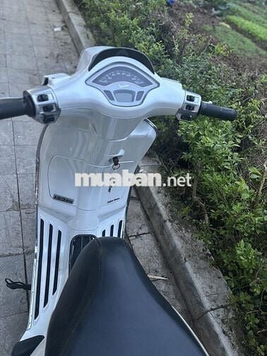 Xe tay ga Vespa Spint 125