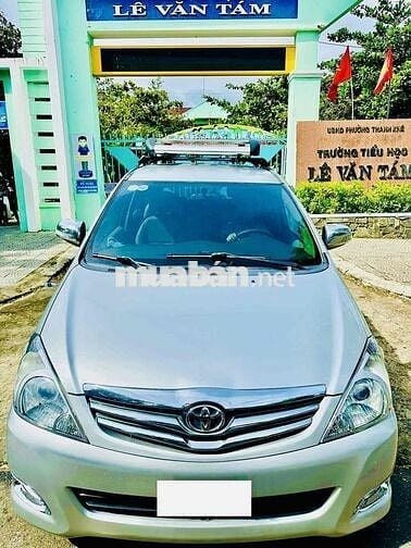 Toyota Innova tự động