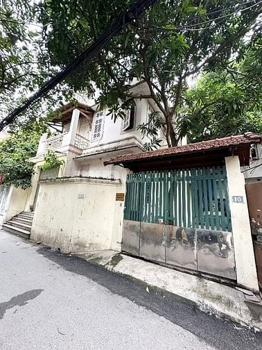 Bán Nhà Phố Nguyễn Chánh, Ô Tô Cất Trong Nhà 246M2 x 11m MT - 40 Tỷ.