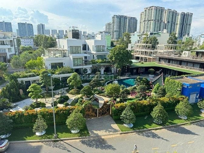 Cần bán nền biệt thự KDC Huy Hoàng dt 286m2 giá 194tr/m2