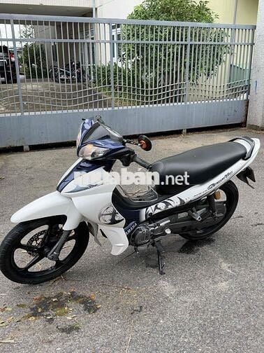 Jupiter gravita trắng xanh