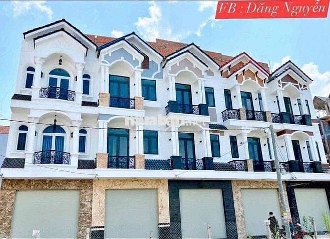 ❇️ Cho thuê - Nhà 2 Lầu Sân Đậu Oto Gần MT Trần Nam Phú