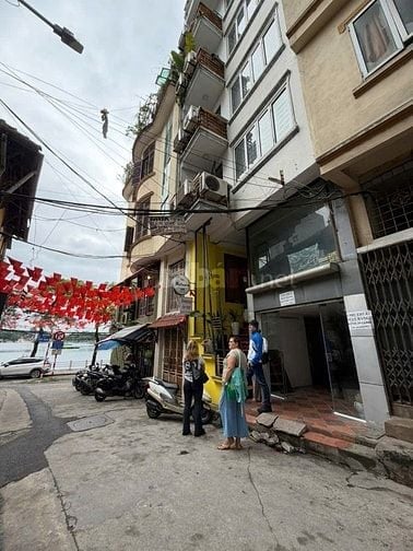 Cho thuê mặt bằng kinh doanh riêng biệt cạnh hồ Trúc Bạch