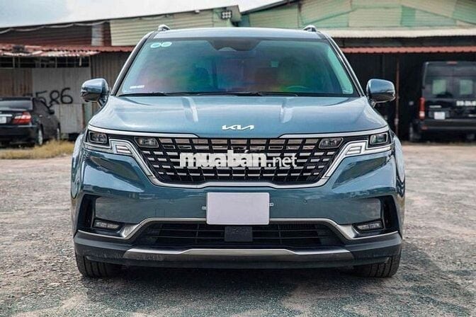 Kia Carnival Signature máy dầu bản full sx22 1 chủ