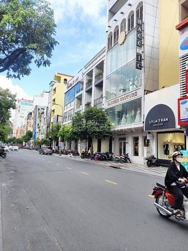 Bán rất gấp nhà mặt tiền đường Võ Oanh Quận Bình Thạnh,ngay khu D