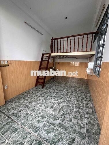 Phòng trọ có gác lửng,đường nhựa 8m,máy lạnh,kệ bếp...