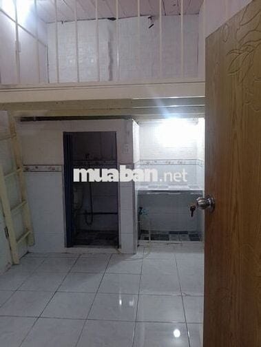 Nhà có gác..ngang 2m5..dai 3m5 phòng riêng