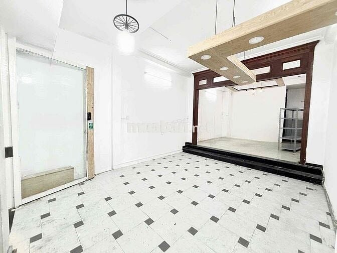 Cho Thuê Mặt Bằng Có Vỉa Hè Rộng 5m Ngay Nguyễn Gia Trí Bình Thạnh