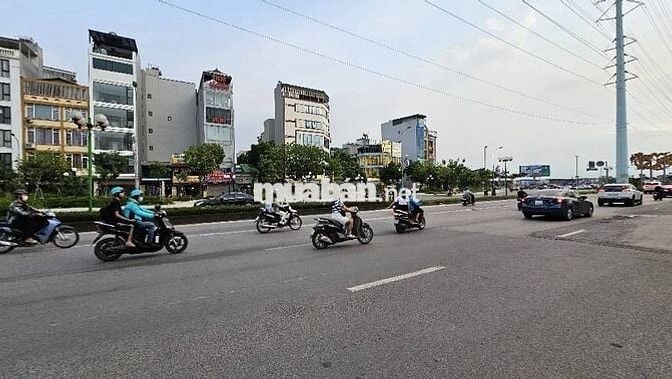 RẺ NHẤT- Nhà mặt phố- 119m²– vỉa hè đá bóng– ô tô vào nhà-kinh doanh