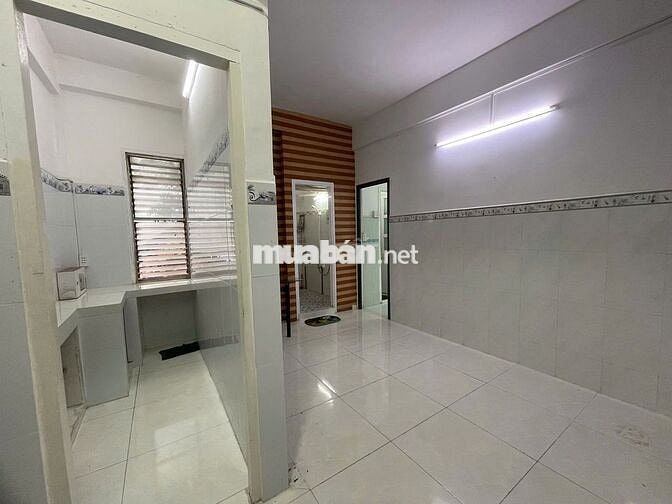 Phòng Q1 gần nhà thờ Đức Bà – tầng 3, 50m2 chỉ 7tr/tháng 🌸