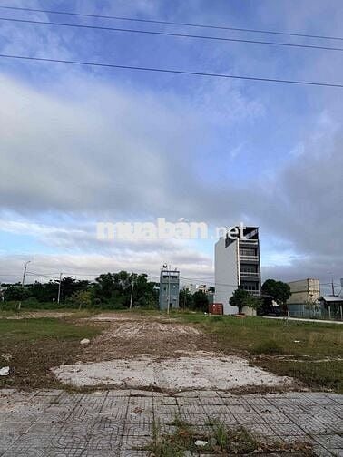 Chính chủ bán đất đối diện công viên trục chính vào chung cư ori