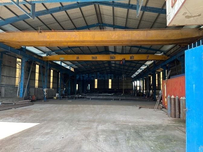 Kho xưởng cho thuê mặt tiền Quốc Lộ 1A , Quận 12 , DT: 1,600m2