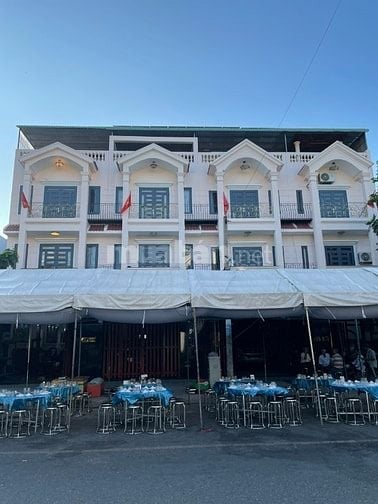 Tuyển 3 nhân viên giao hàng bằng xe máy